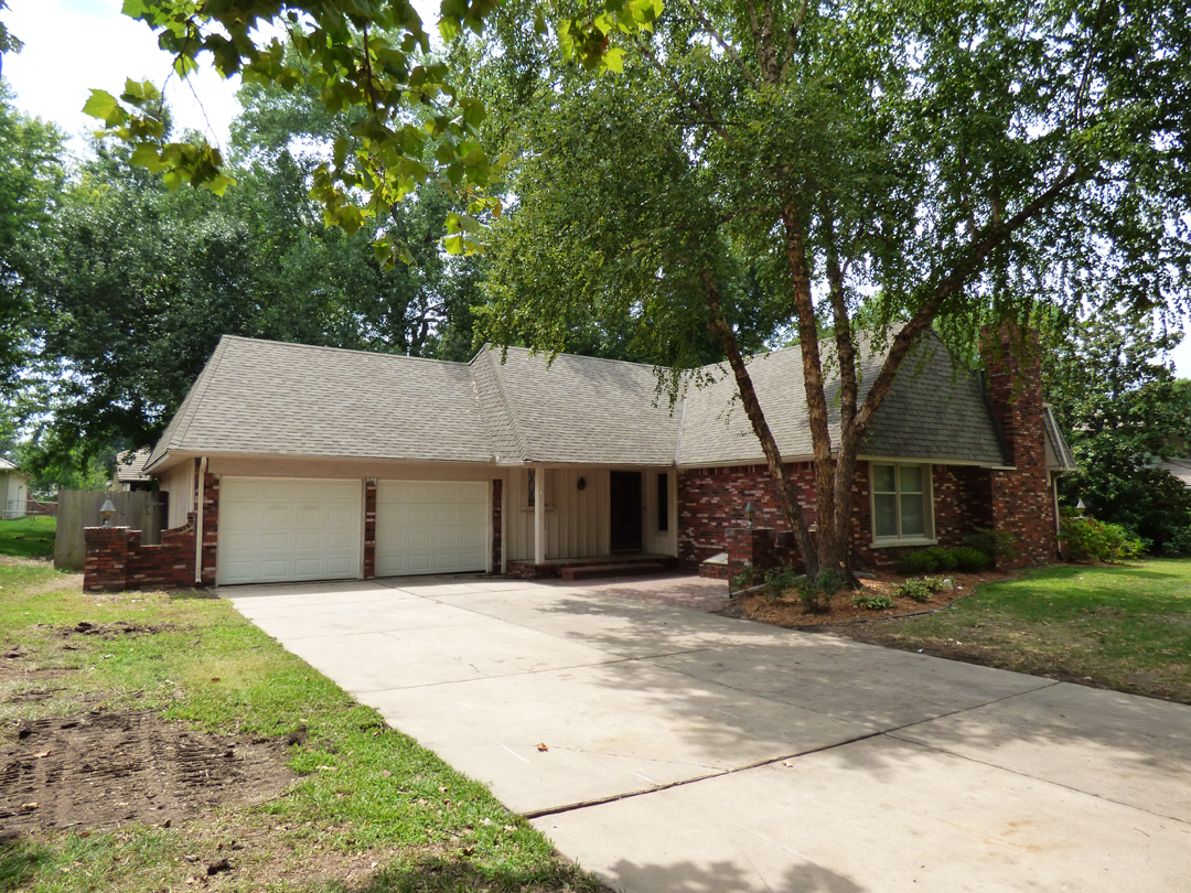 8229 E Brookhollow St, WICHITA, KS 67206 McCurdy Real Estate & Auction