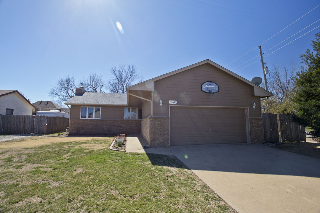 11949 W Rolling Hills Dr, WICHITA, KS 67212 McCurdy Real Estate & Auction
