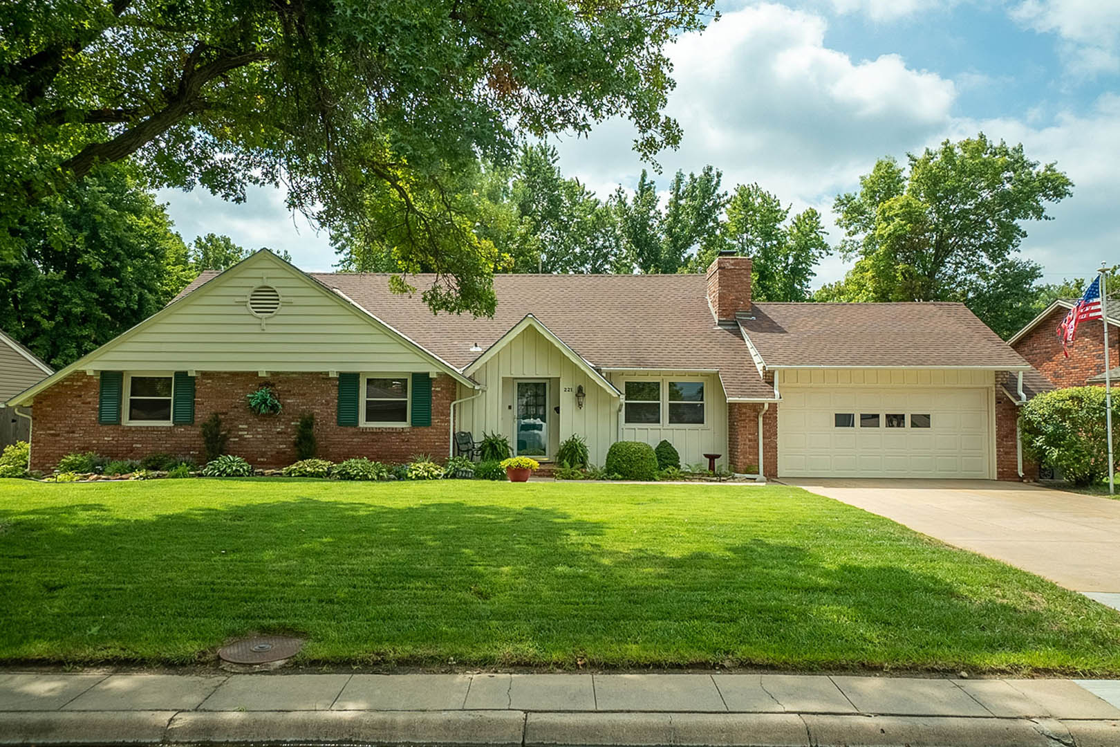 221 COUNTRYSIDE DR, HUTCHINSON, KS 67502 McCurdy Real Estate & Auction
