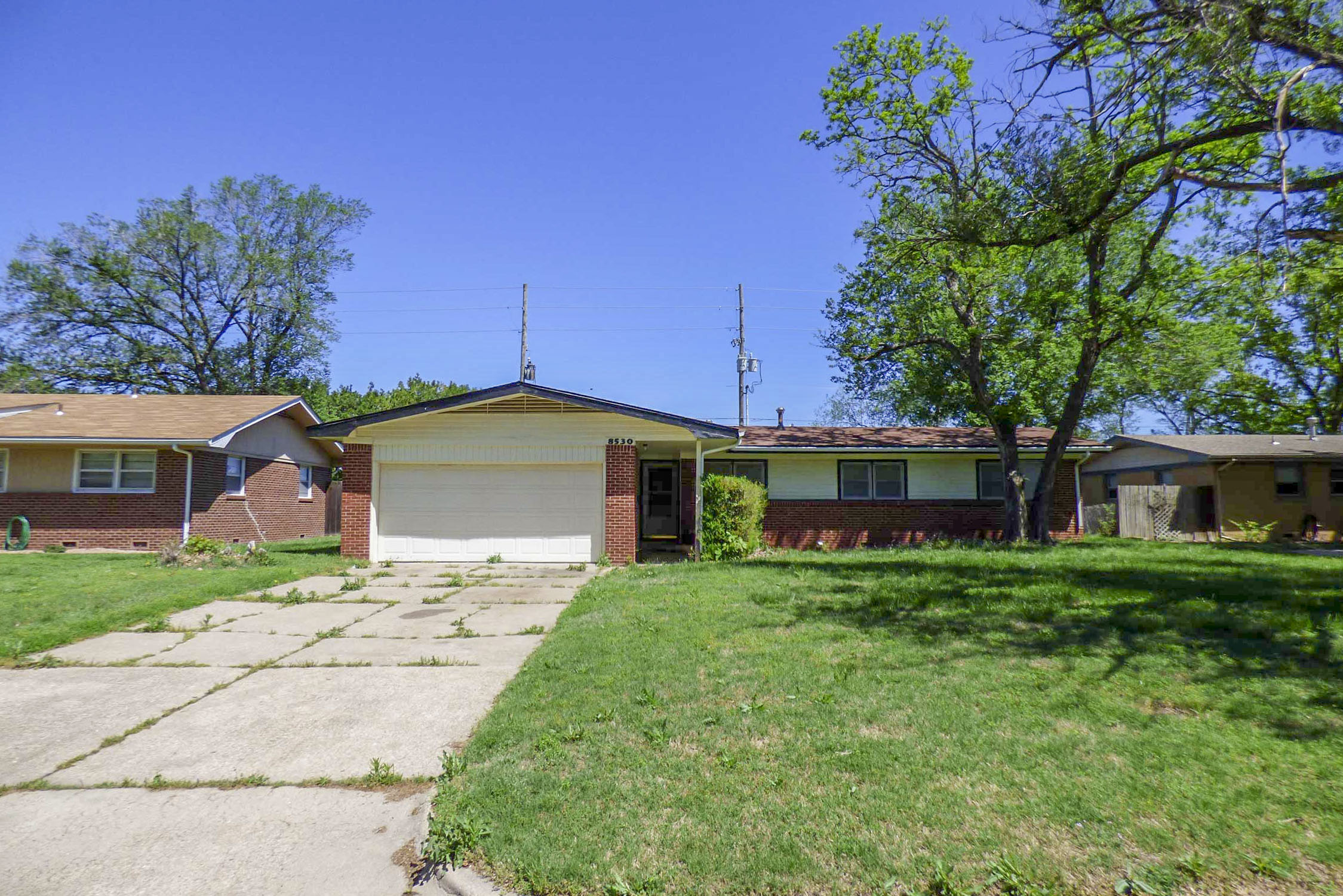 8530 W. 9th St. N., WICHITA, KS 67212 McCurdy Real Estate & Auction