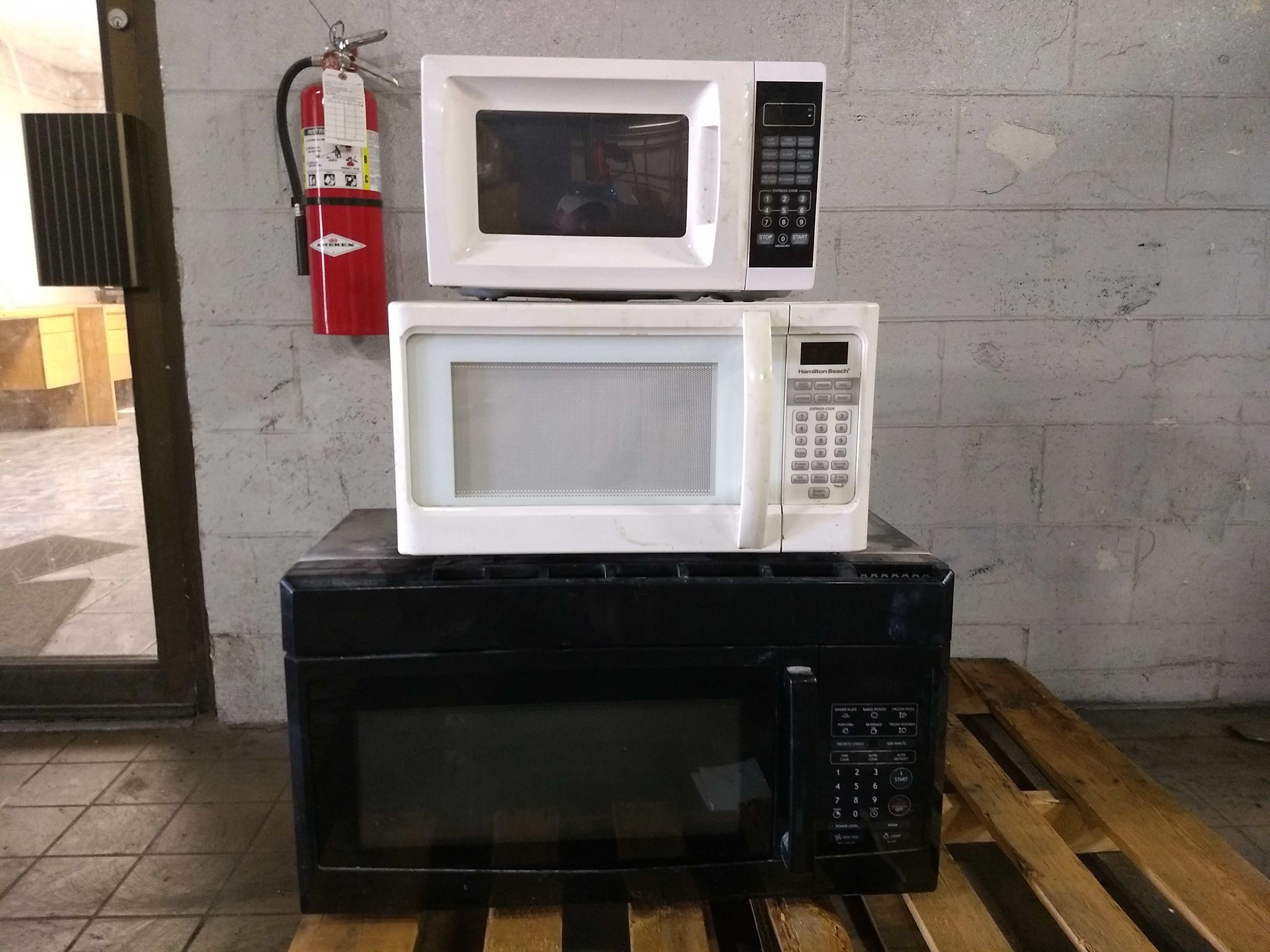 mc appliance corp microwave model mc0165ub