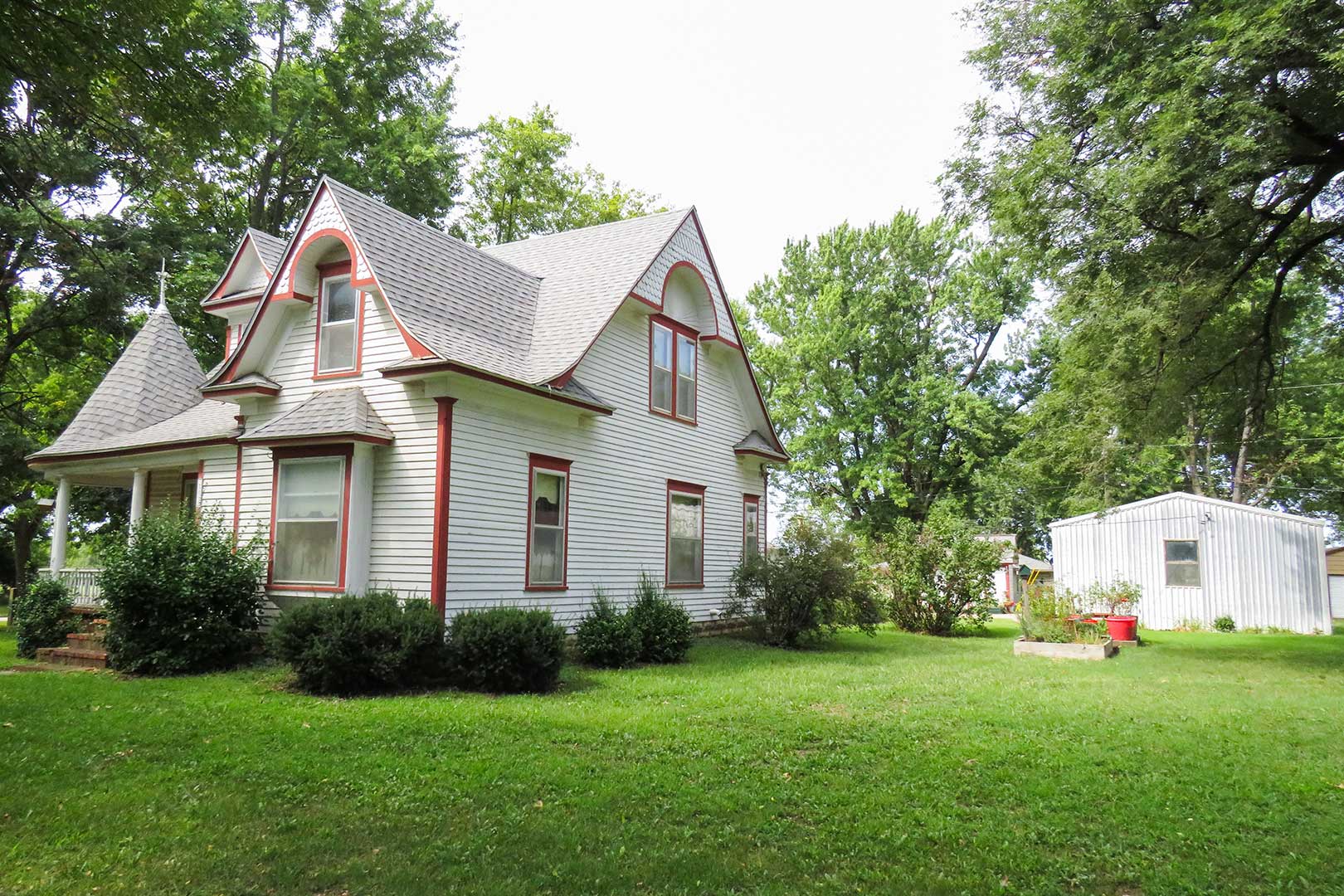 303 N. Hobart Ave., SEVERY, KS 67137 McCurdy Real Estate & Auction