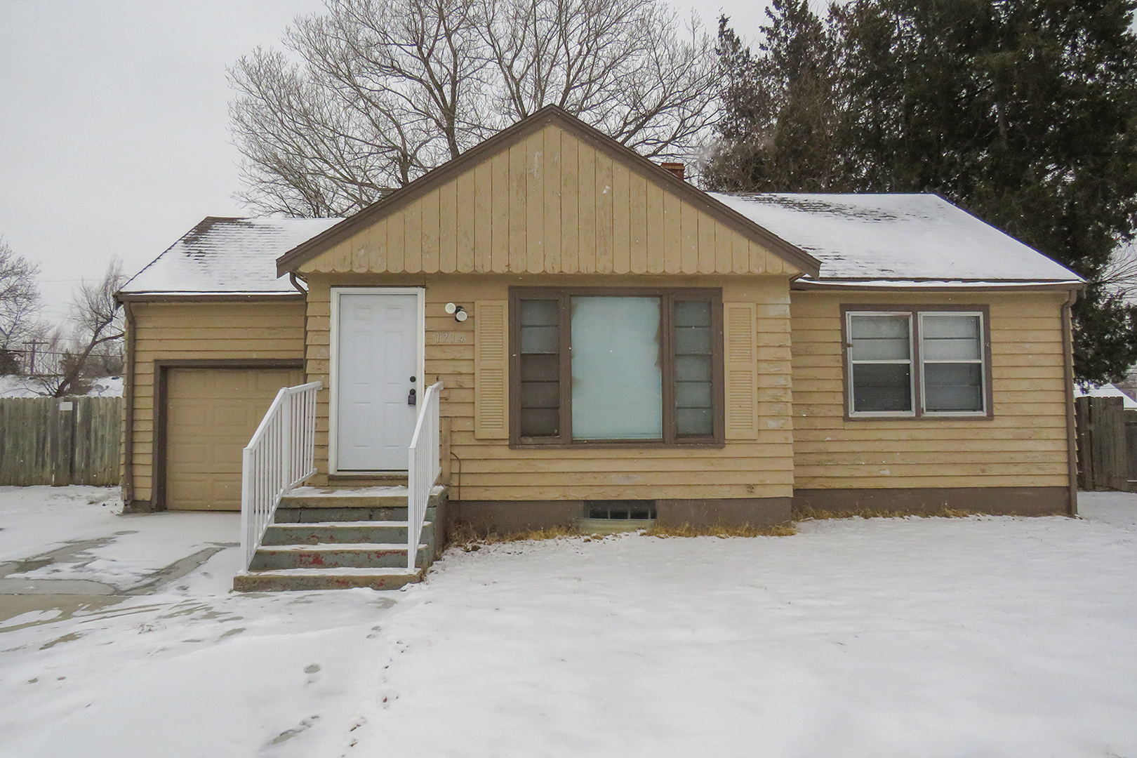 1714 N. Oliver Ave., WICHITA, KS 67208 McCurdy Real Estate & Auction