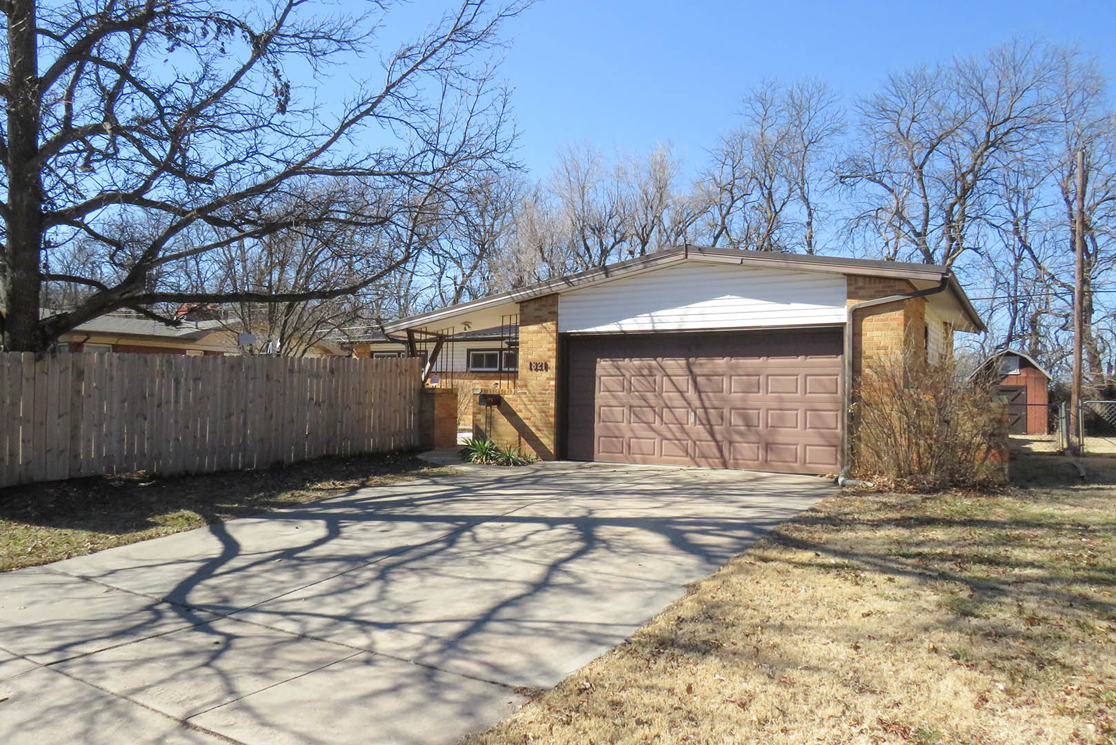 1821 N. Edgemoor Dr., WICHITA, KS 67208 McCurdy Real Estate & Auction
