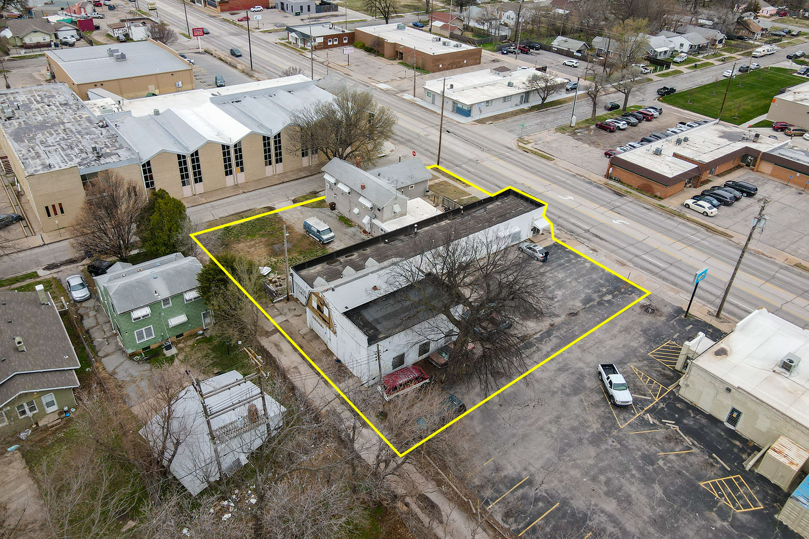 2307 E. Central Ave., WICHITA, KS 67214 McCurdy Real Estate & Auction