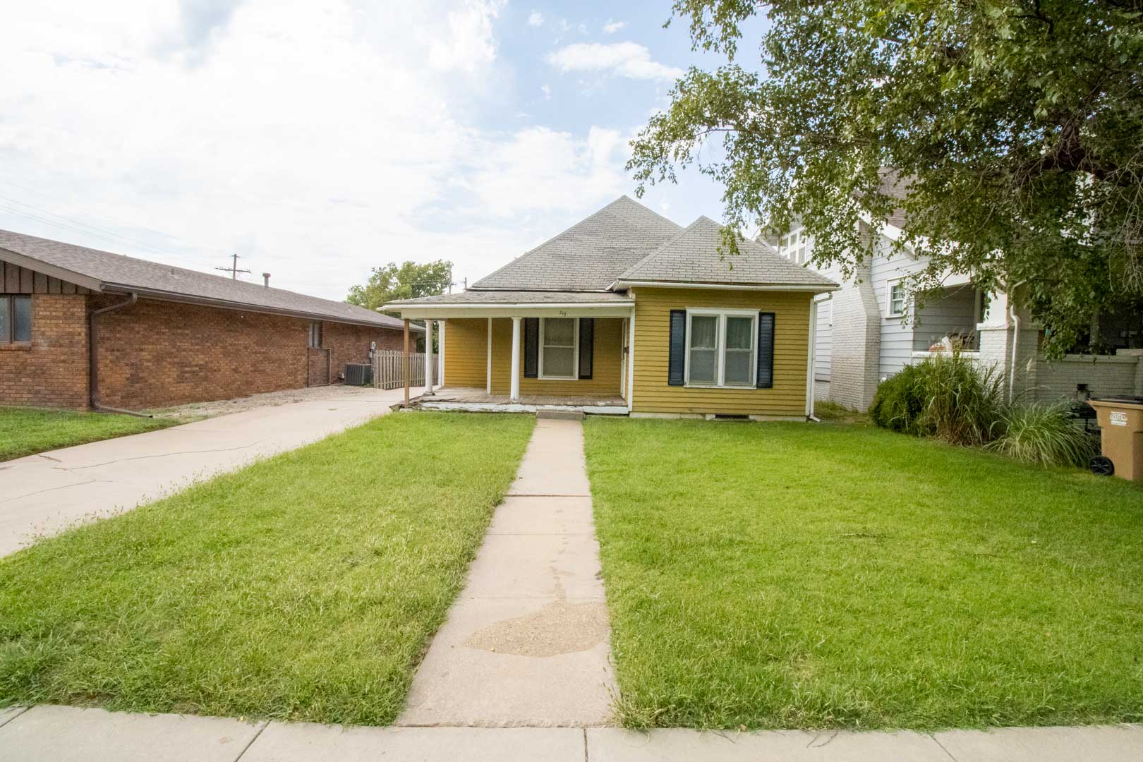 217 S. Douglas, LYONS, KS 67554 McCurdy Real Estate & Auction