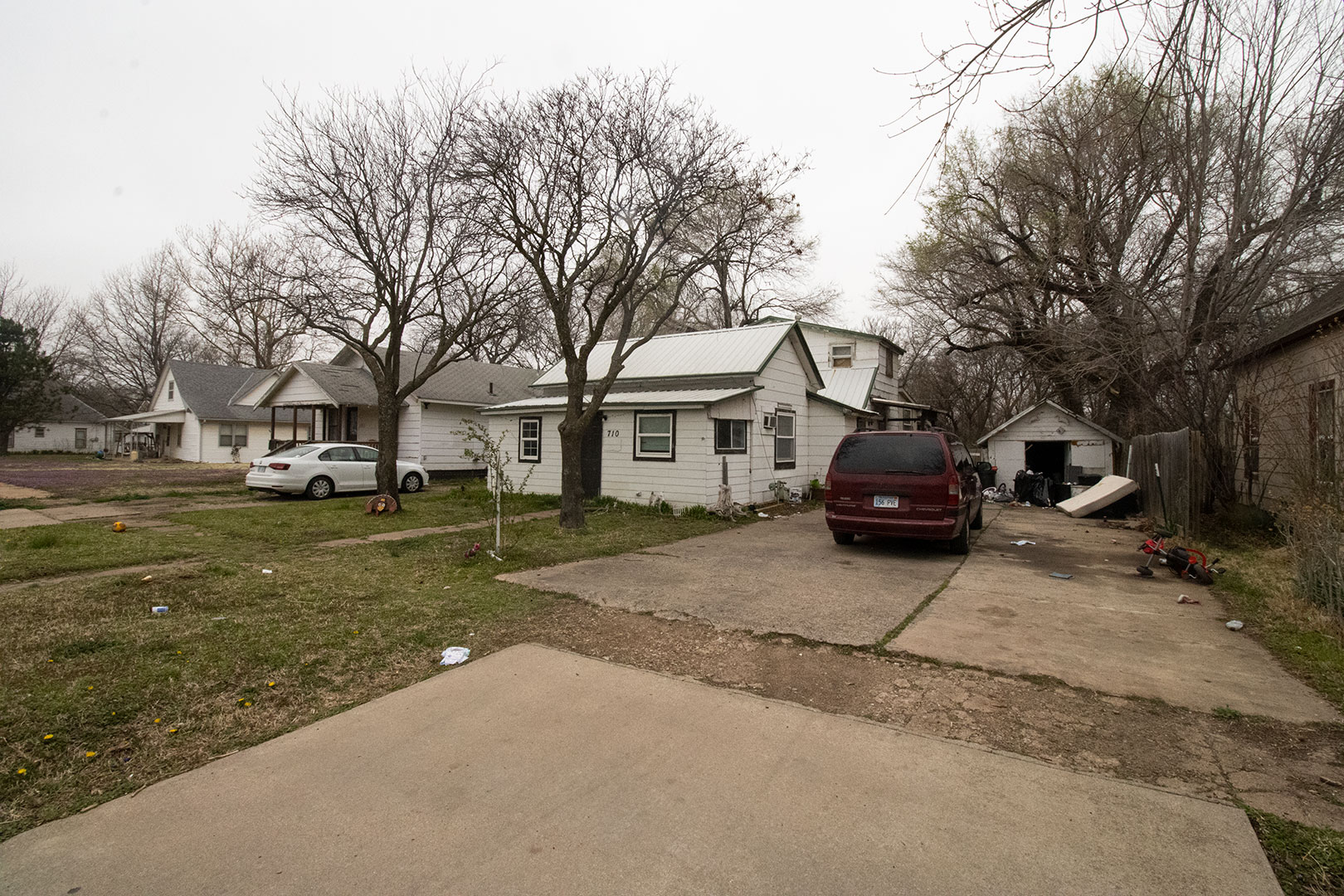 710 E. 3rd Ave., WINFIELD, KS 67156 McCurdy Real Estate & Auction