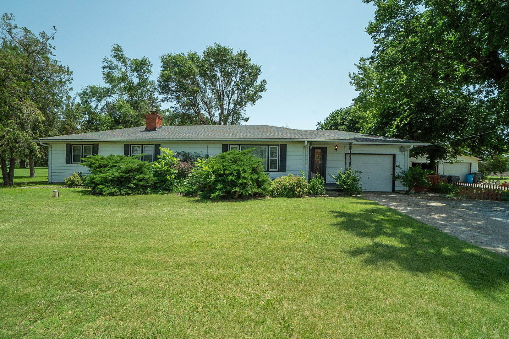 8301 W. Macarthur Rd., WICHITA, KS 67215 McCurdy Real Estate & Auction