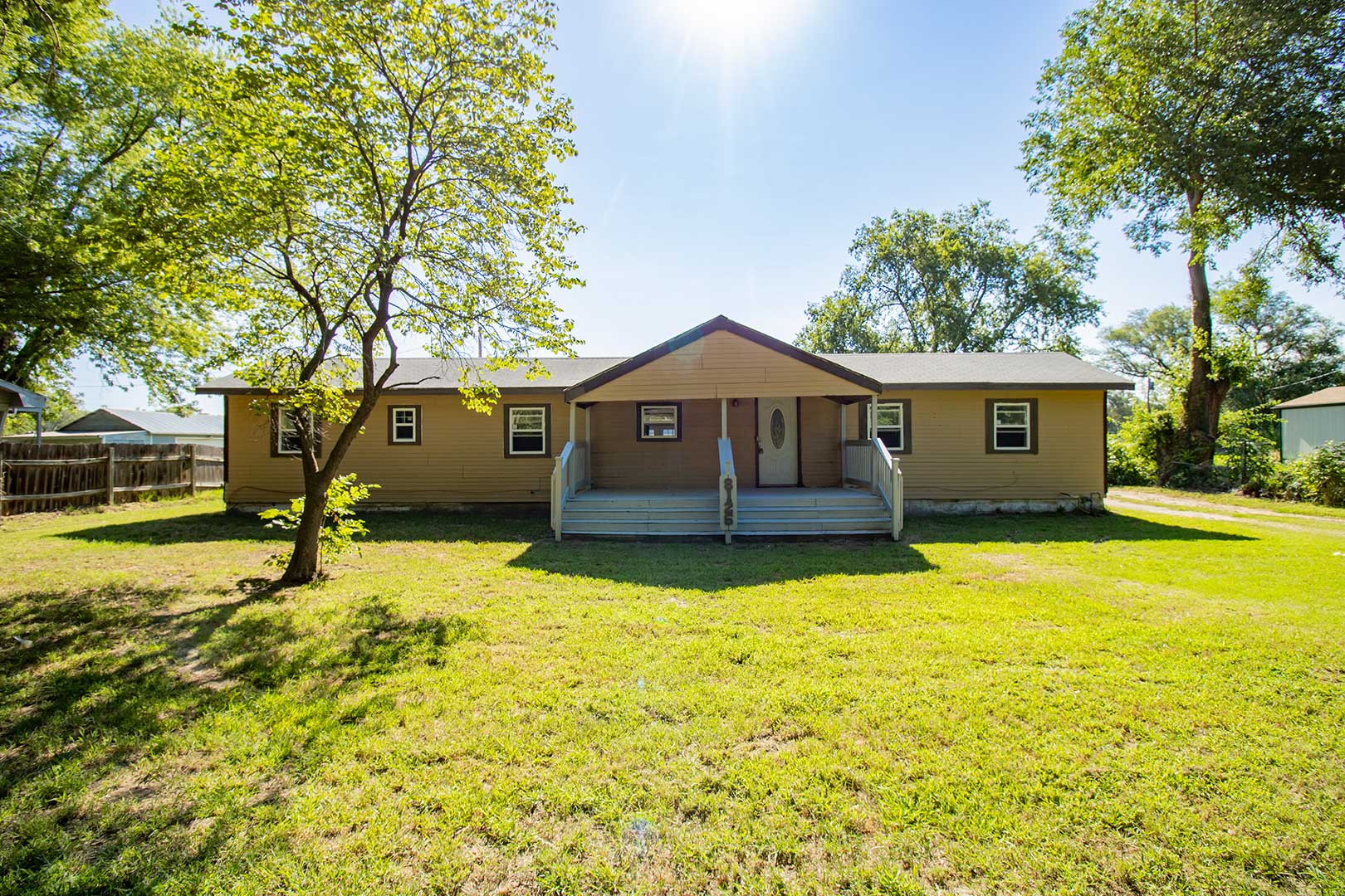 8126 S. Mead Ave., HAYSVILLE, KS 67060 McCurdy Real Estate & Auction