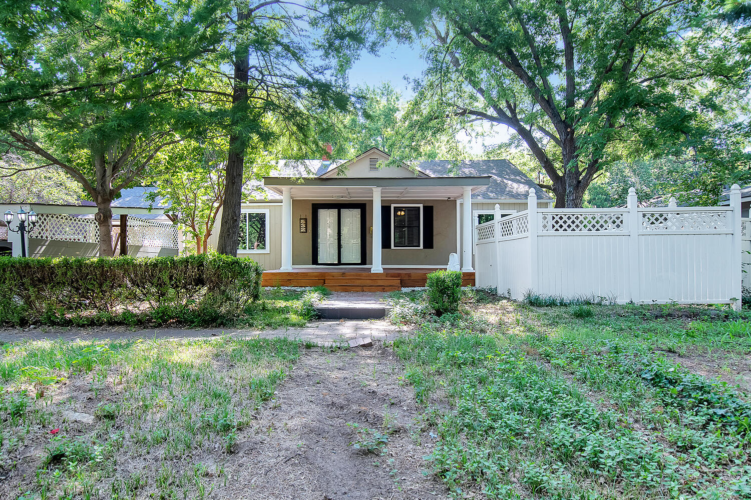 532 S. Roosevelt Ave., WICHITA, KS 67218 McCurdy Real Estate & Auction