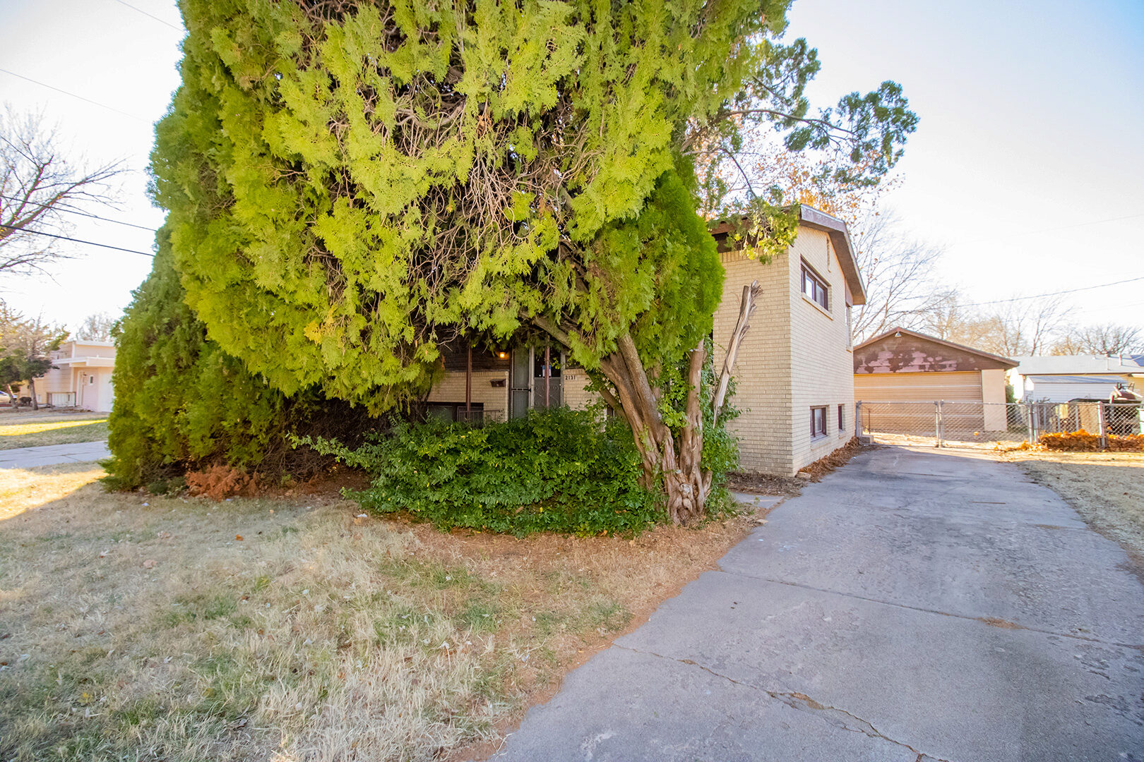 2131 S. St., WICHITA, KS 67213 McCurdy Real Estate & Auction