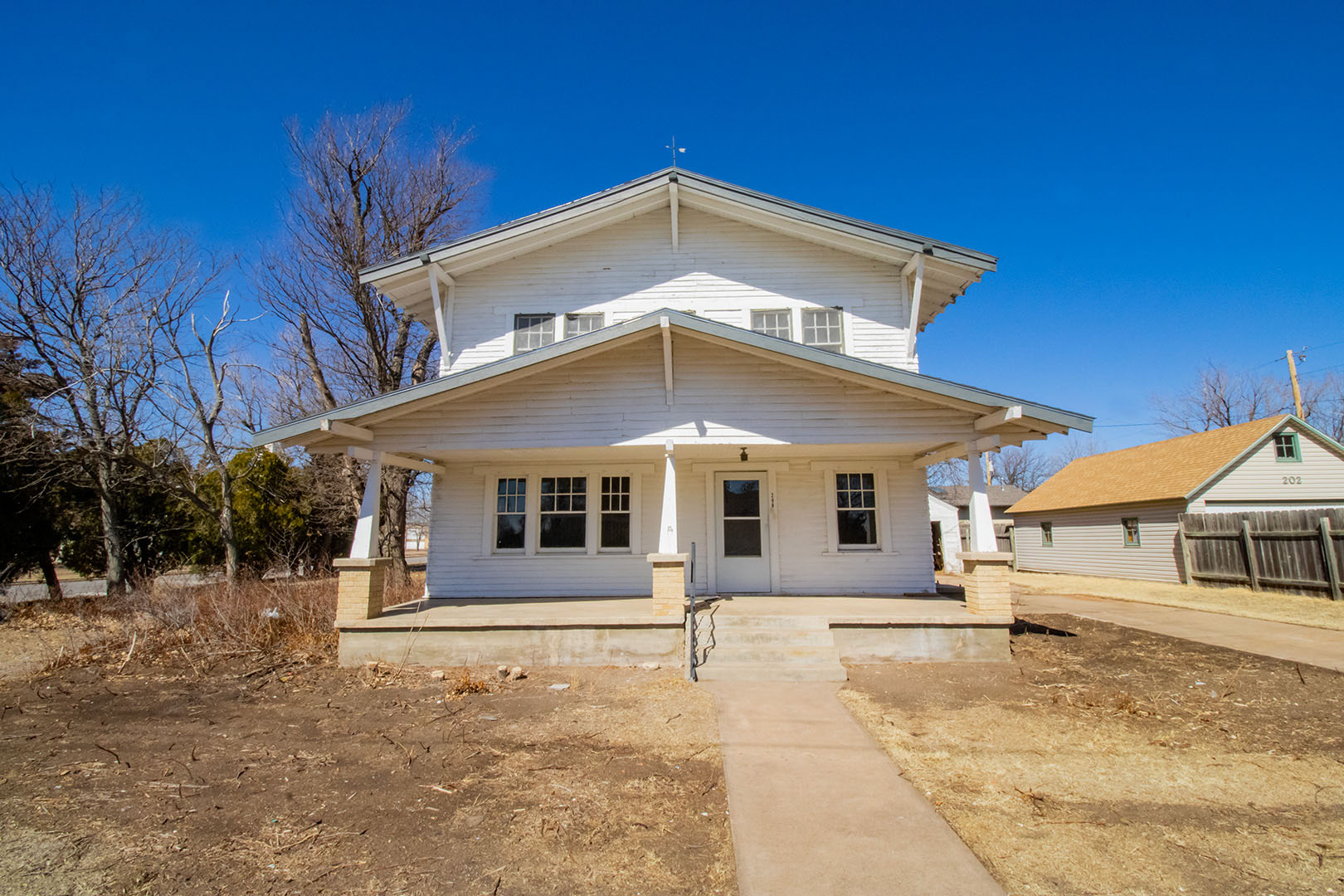 200 E. Ave. B, SPEARVILLE, KS 67876 McCurdy Real Estate & Auction