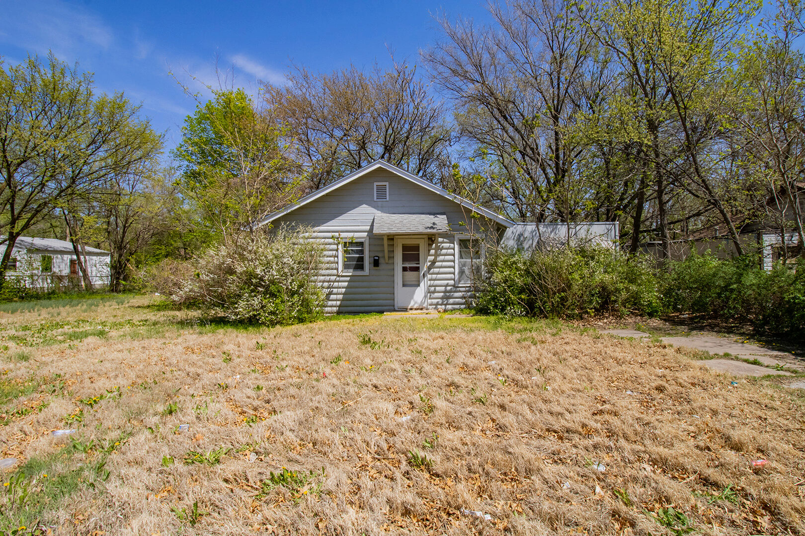 946 N. Harding Ave., WICHITA, KS 67208 McCurdy Real Estate & Auction