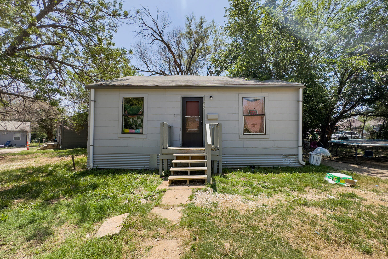3092 S. Clifton St., WICHITA, KS 67210 McCurdy Real Estate & Auction