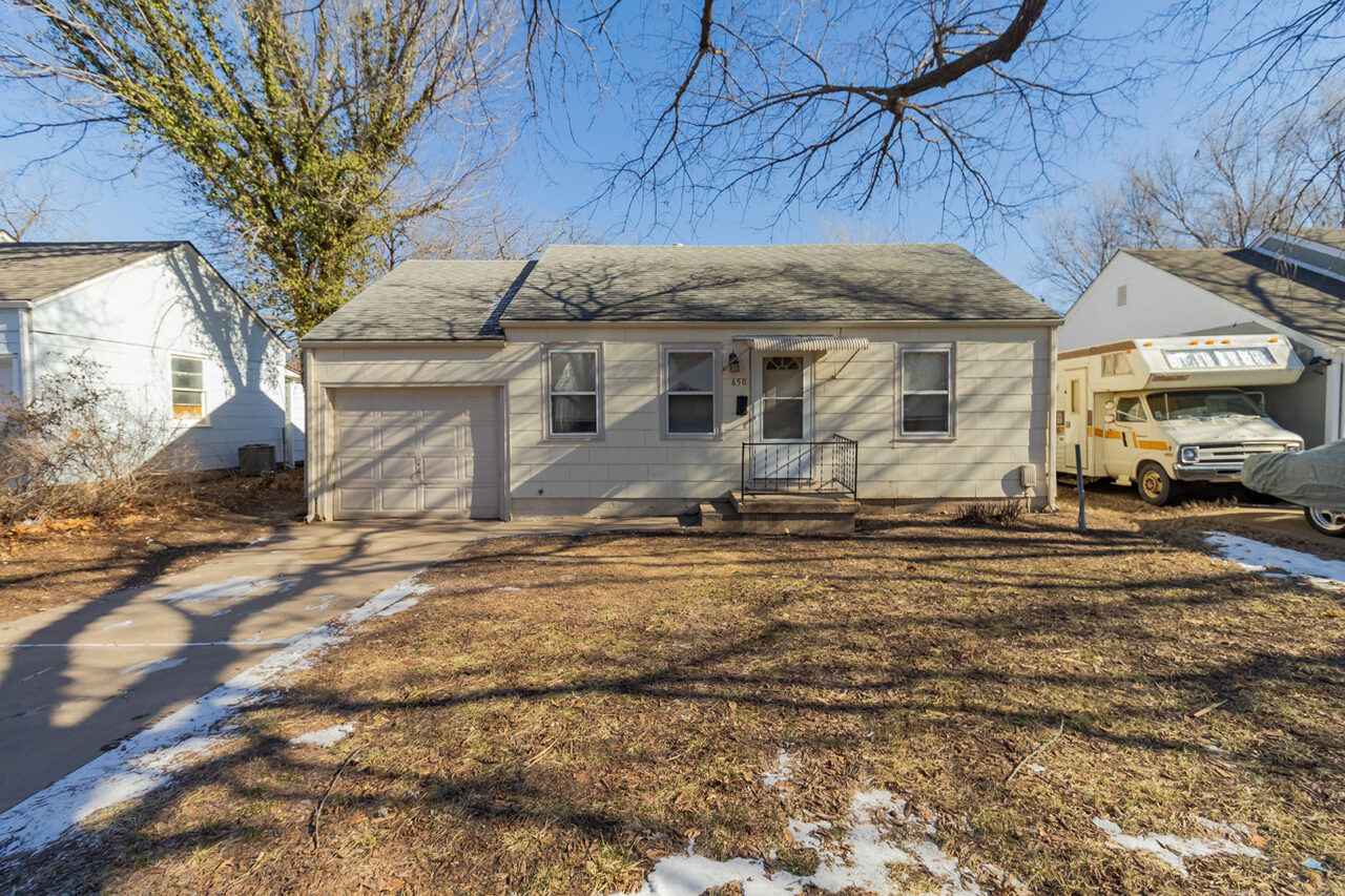 650 N. Parkwood Ln., WICHITA, KS 67208 McCurdy Real Estate & Auction